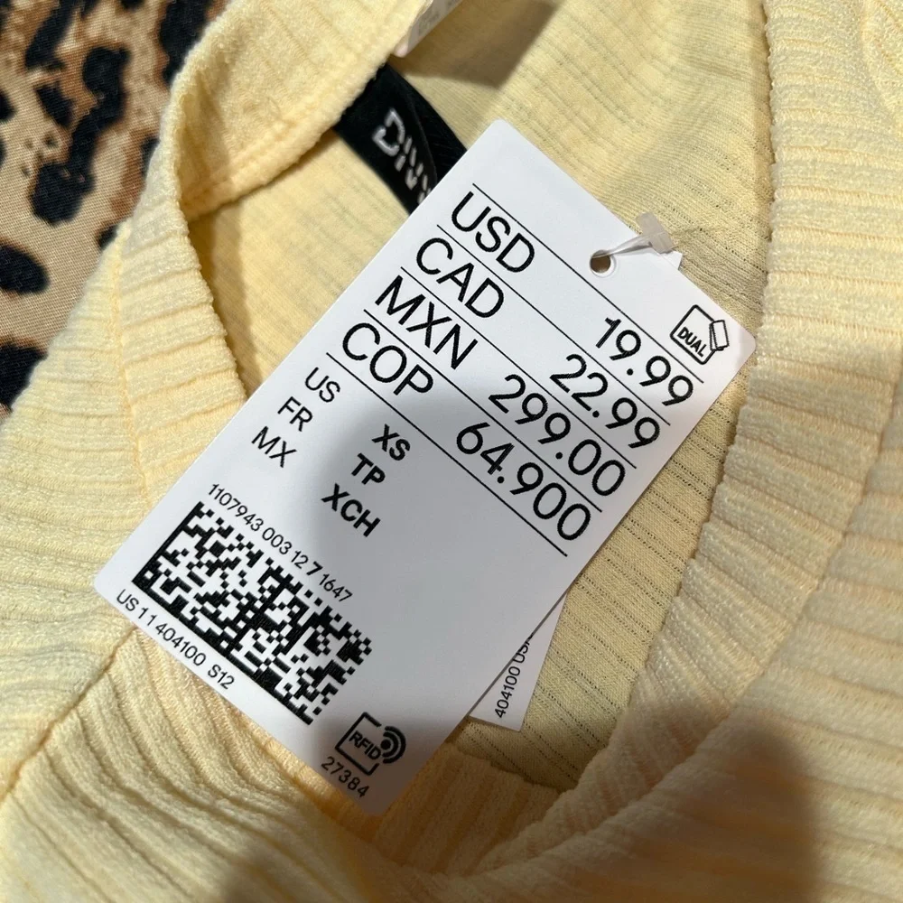 NWT H&M Daisy Embroidered Pastel Yellow Cropped Long Sleeve